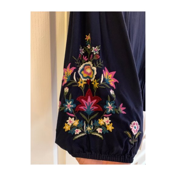 Old Navy 3/4 sleeve embroidered top - Picture 2 of 4